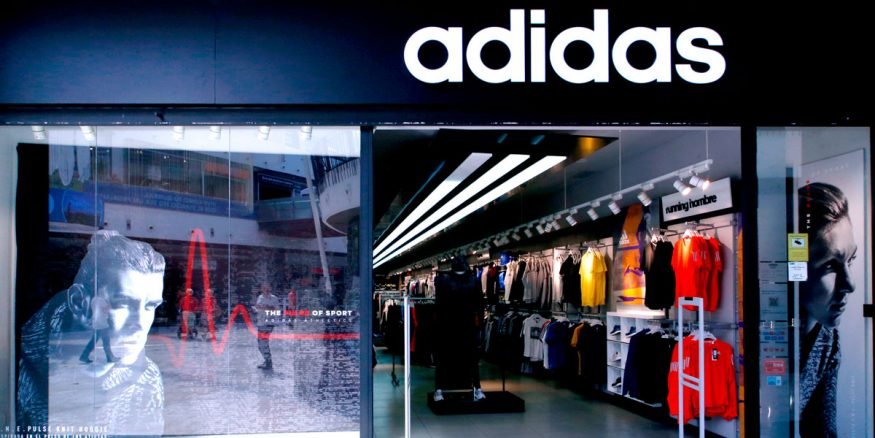 Adidas apuesta a Campaña influencer fuera de la Internet - Market
